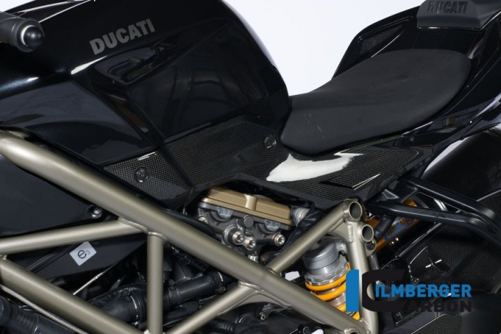 Ilmberger Carbon Seitendeckel unterm Sitz links, Carbon für Streetfighter 848 F1
