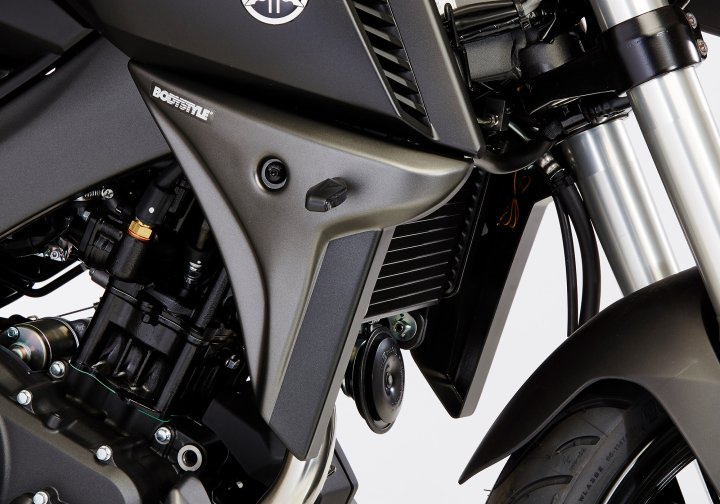 BODYSTYLE KÃ¼hlerseitenverkleidung fÃ¼r MT-125 RE11 für MT-125 RE11