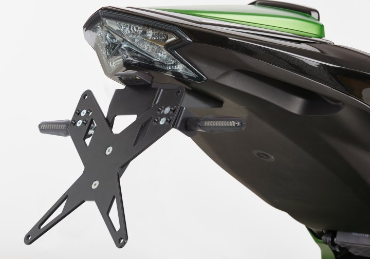 PROTECH Kennzeichenhalterset inkl. Reflektor und Kennzeichenbeleuchtung fÃ¼r Z800 ZR800A/B für Z8