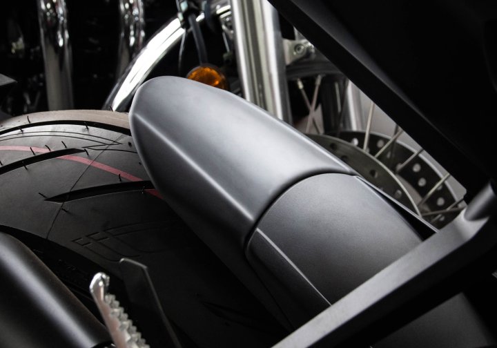 BODYSTYLE HinterradabdeckungsverlÃ¤ngerung fÃ¼r CB1000R SC80 für CB1000R SC80