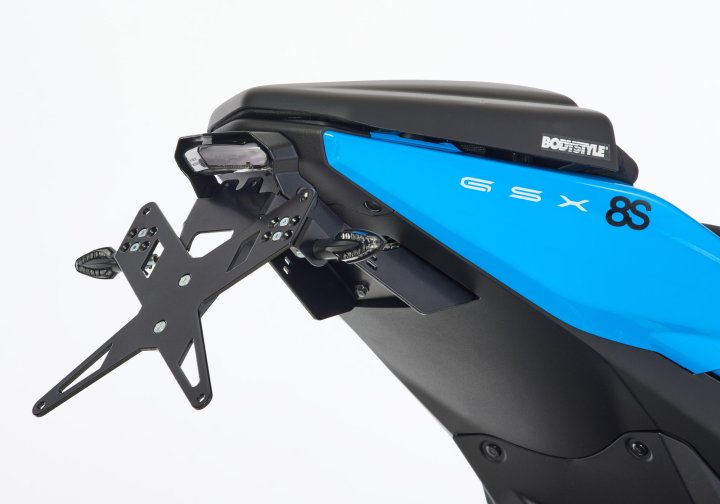 PROTECH Kennzeichenhalterset mit LED-RÃ¼cklicht, Kennzeichenbeleuchtung und Reflektor fÃ¼r GSX-8S WE