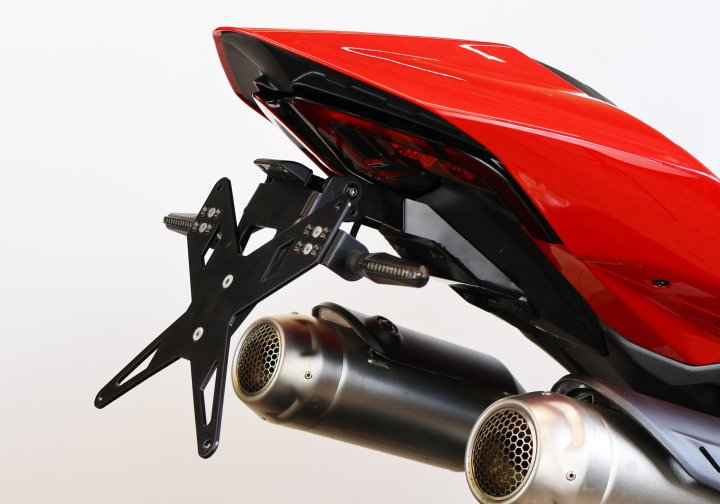 PROTECH Kennzeichenhalterset inkl. Reflektor und Kennzeichenbeleuchtung für Panigale V4/S 5D für P
