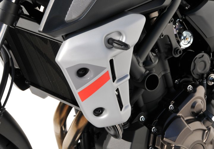BODYSTYLE KÃ¼hlerseitenverkleidung fÃ¼r MT-07 RM17/RM18 für MT-07 RM17/RM18